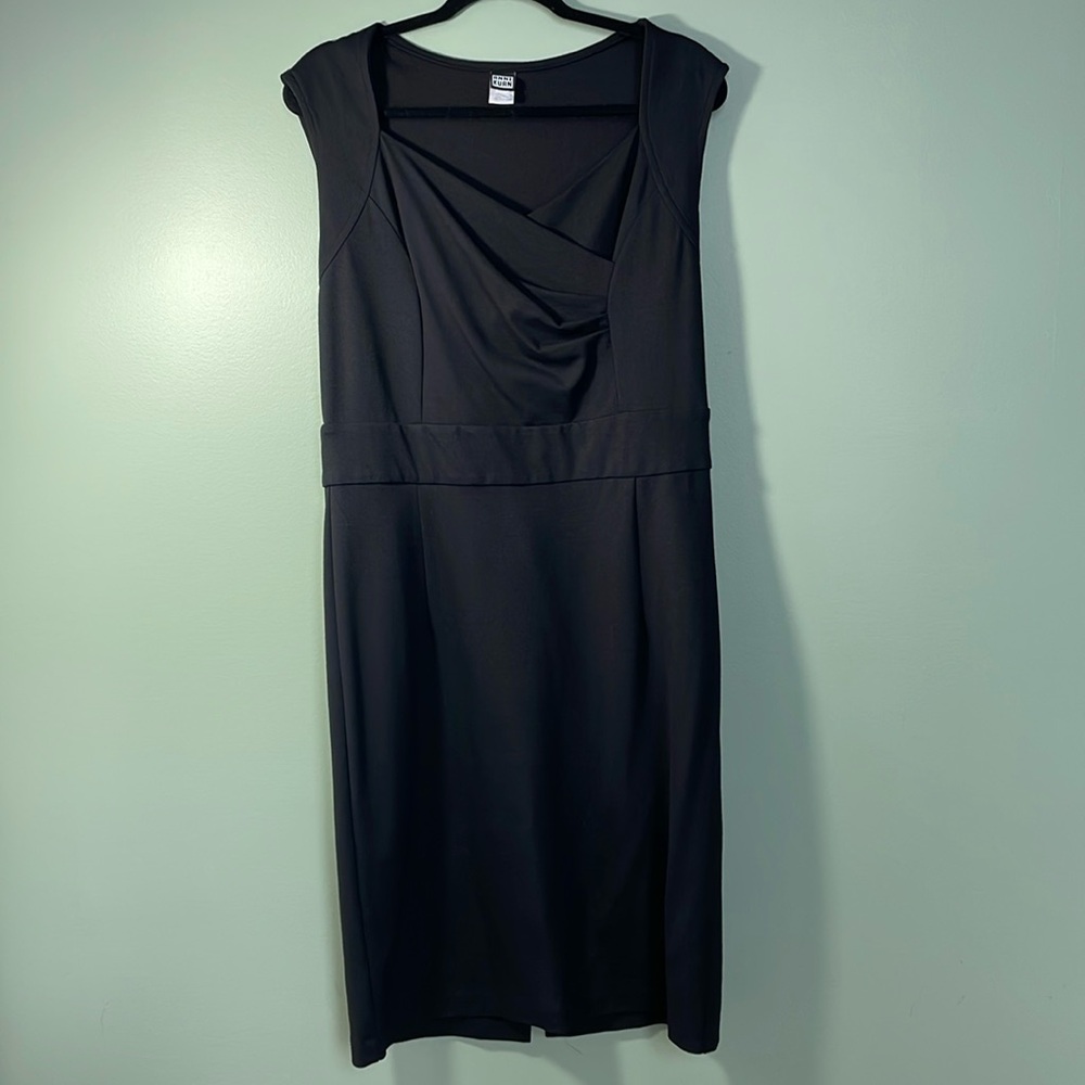 Cute little black dress with pho wrap detail. Size large.